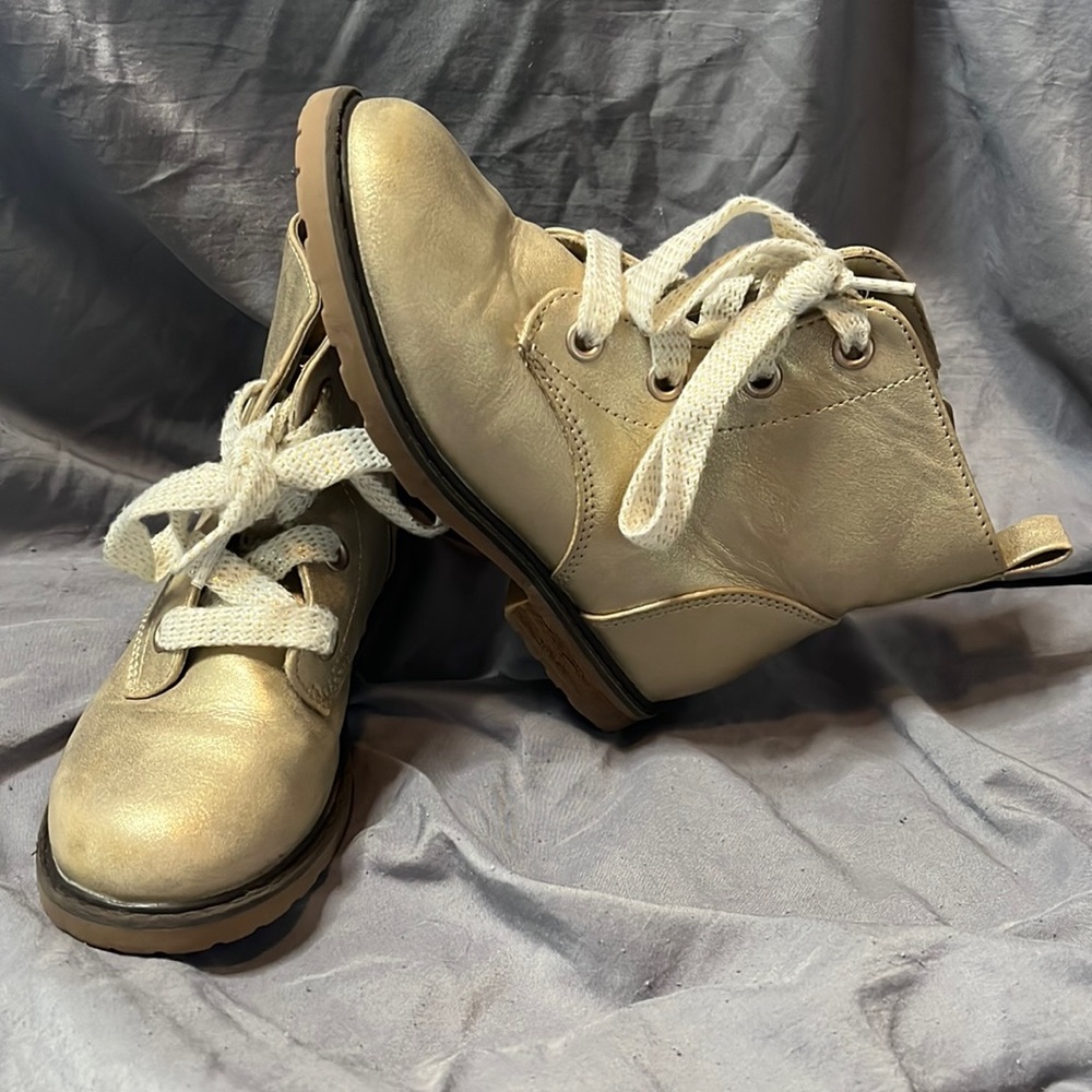 Gold tone Cat and Jack toddler boots size 10